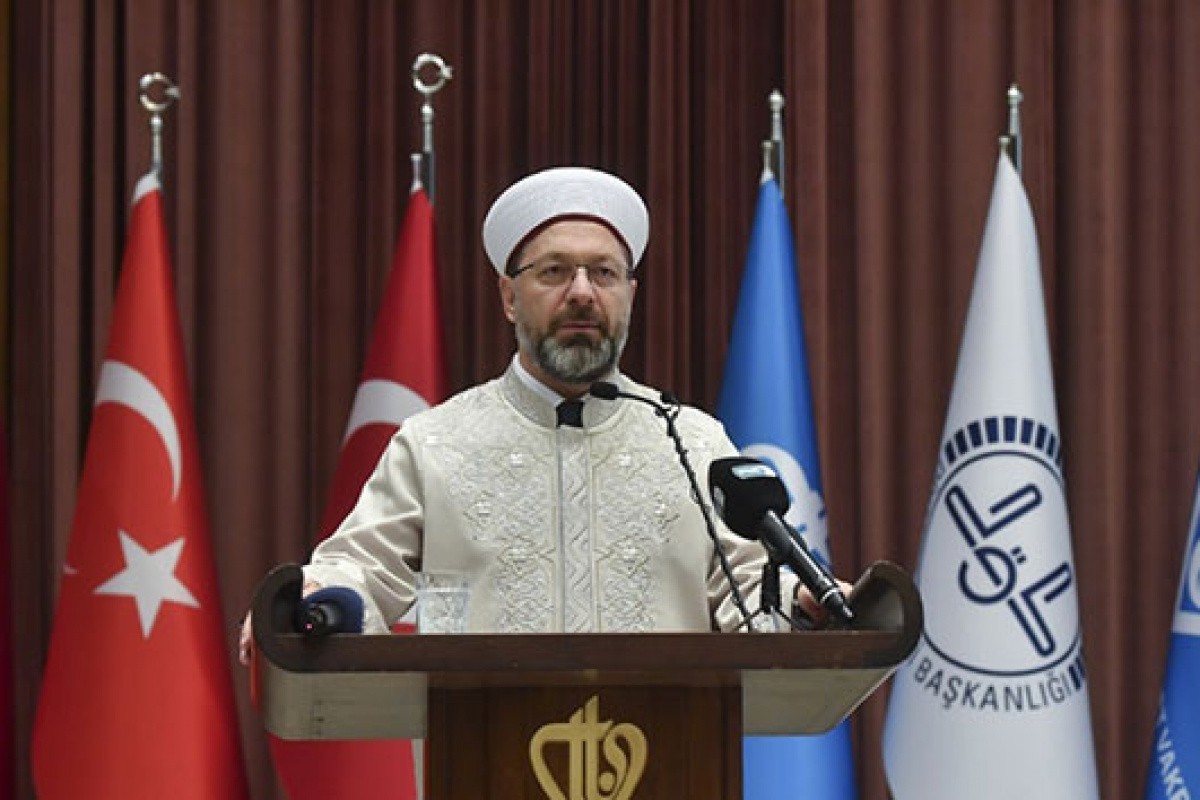 Diyanet İşleri Başkanı Erbaş, Hacı Bayram-ı Veli Camii'nde teravih namazı kıldırdı