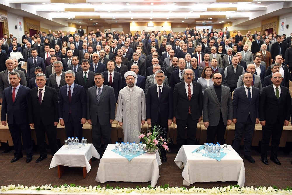 Diyanet İşleri Başkanı Erbaş ‘İmam Hatip Okulları Vizyon Semineri’nde konuştu 