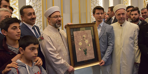 Diyanet İşleri Başkanı Erbaş öğrencilerle bir araya geldi