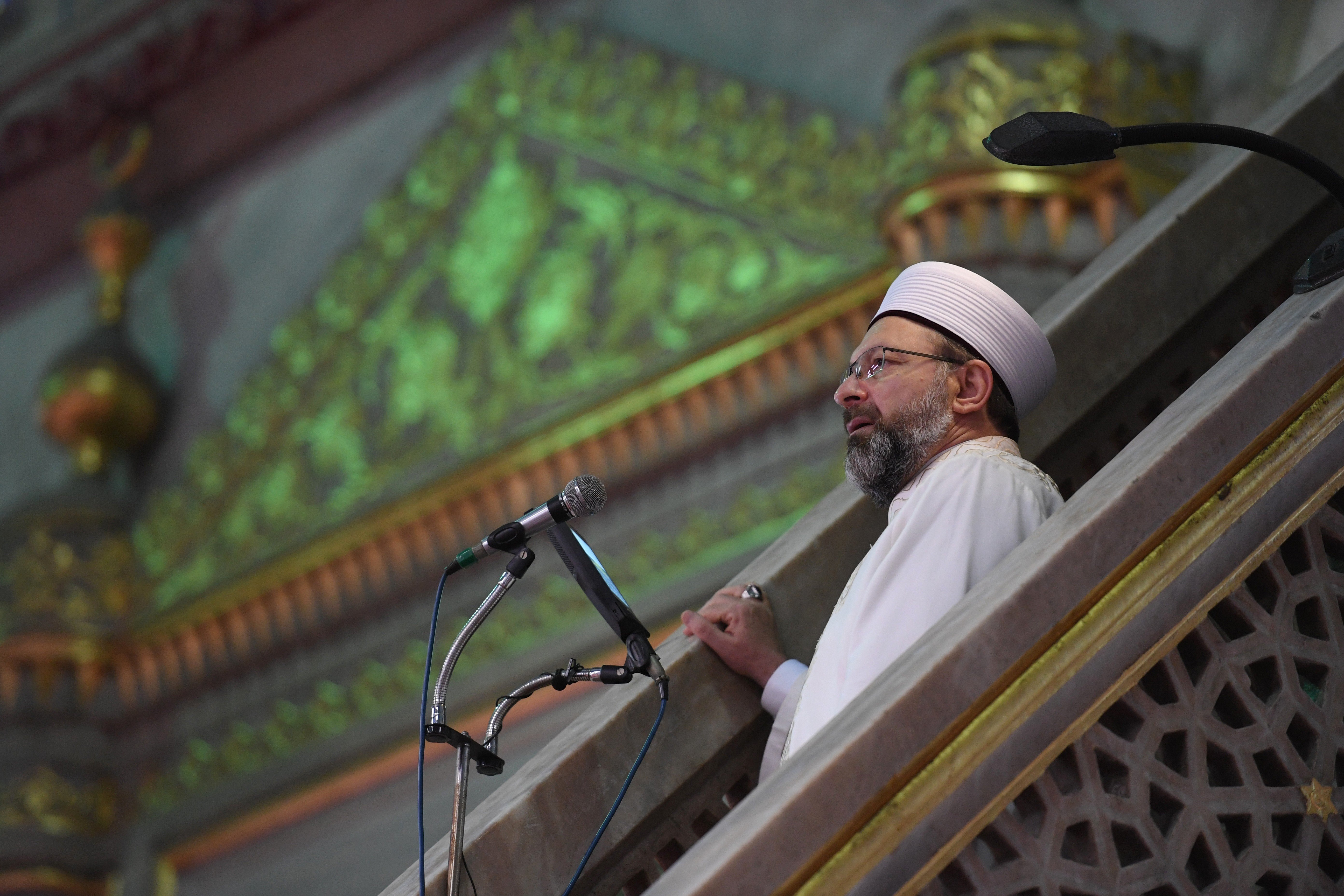 Diyanet İşleri Başkanı Erbaş, Sultanahmet Camii'nde hutbe irad etti