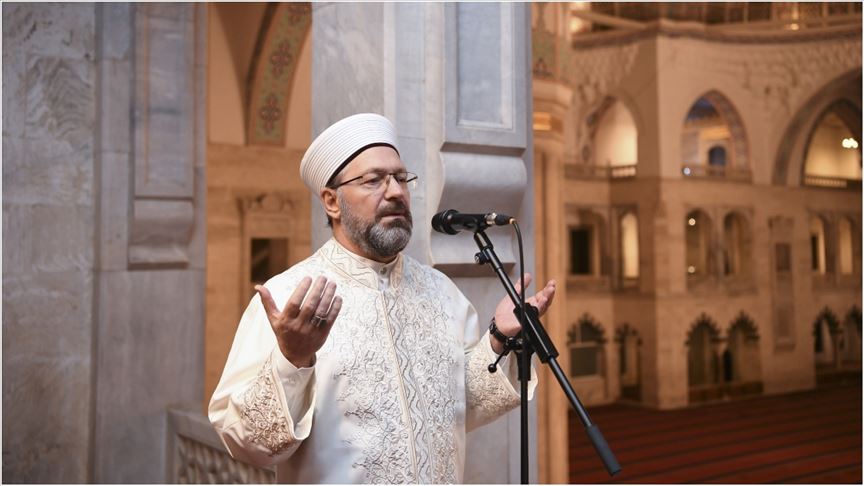Diyanet İşleri Başkanı Erbaş'tan Berat Kandili mesajı