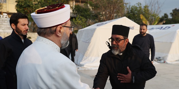 Diyanet İşleri Başkanı Erbaş'tan kiliseye ziyaret