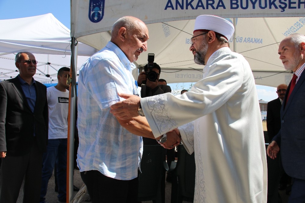 Diyanet İşleri Başkanı Erbaş’tan şehit evine ziyaret 