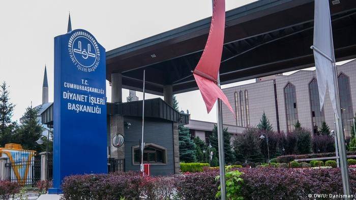 Diyanet İşleri Başkanlığı uzman yardımcıları alacak