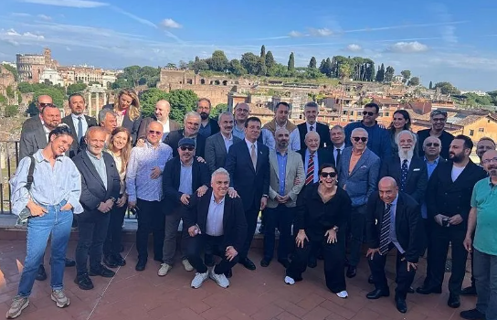 Diyanet personelinin yediği etli fasulyeyi manşet yapmışlardı! Roma heyetinin sofrasındaki domuzdan kimse bahsetmiyor.