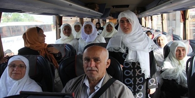 Diyanet Roman kadınları umreye gönderdi