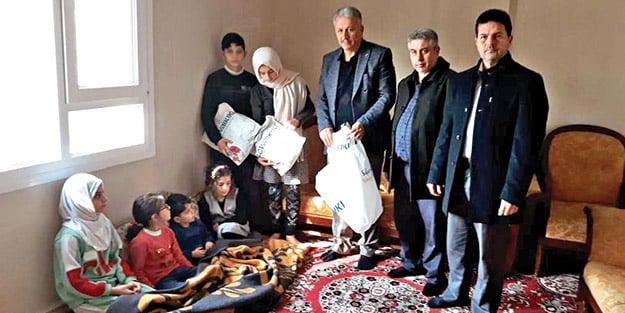 Diyanet-Sen Hatay Şubesi Suriyeli çocukları sevindirdi