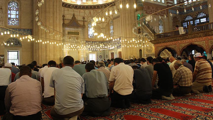 Diyanet vahşete duyarsız kalmadı... Bugünkü Cuma hutbesini Suriyeli mazlumlara ayırdı
