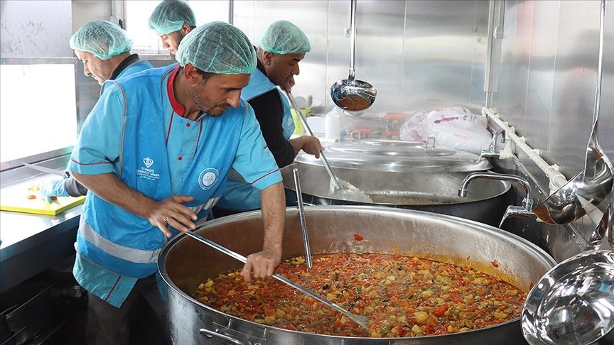 Diyanet ve TDV’den her gün 13 bin kişiye sıcak yemek