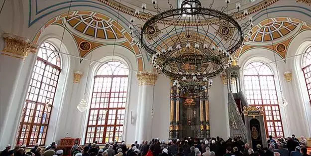 Diyanet yayınladı! Cuma hutbesi konusu: 'Cennet Vesilemiz, Aile Büyüklerimiz'!