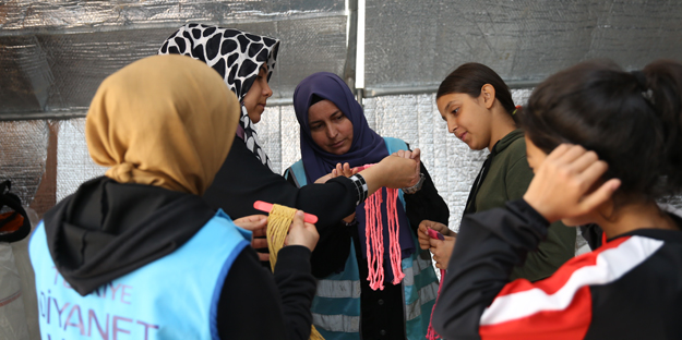 Diyaneti eleştiren o güruha bu haberimiz gelsin...