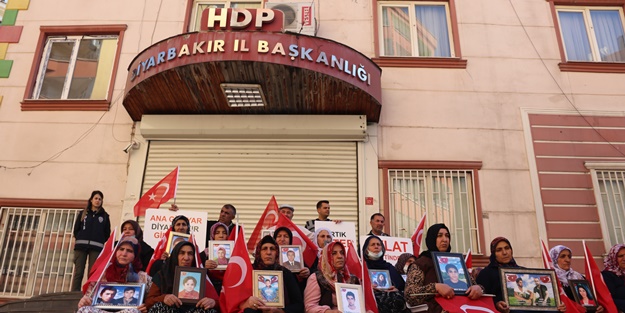 Diyarbakır anneleri 'Anneler Günü'nde de evlatlarının yolunu gözlüyor
