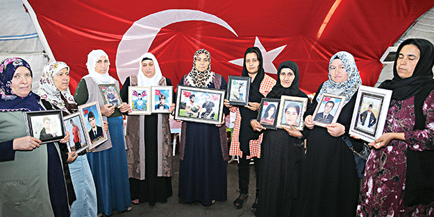 Diyarbakır Anneleri demokrasi nöbetinde