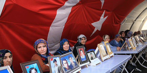 Diyarbakır anneleri bekleyişlerini sürdürüyor