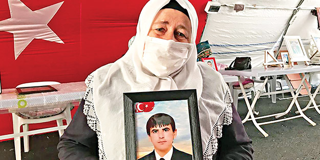 Diyarbakır anneleri: Hafta sonu evlerimizde hafta içi HDP önündeyiz