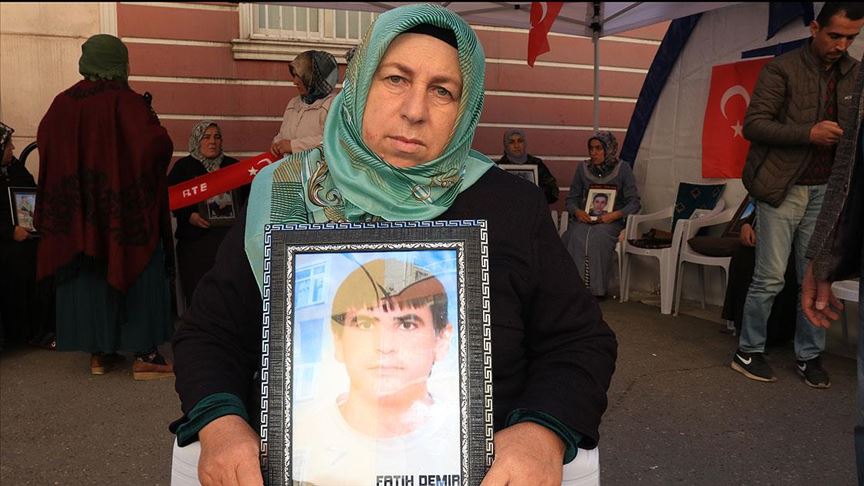 Diyarbakır annelerinden Demir: Çocuklarımızın hayalini ve gençliğini çaldılar