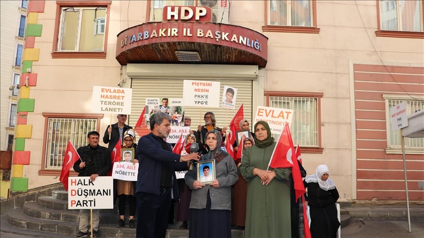 Diyarbakır annelerinin oturma eylemine bir aile daha katıldı