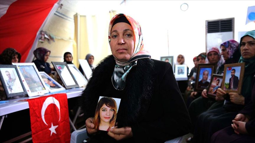 Diyarbakır annelerinin oturma eylemine iki aile daha katıldı