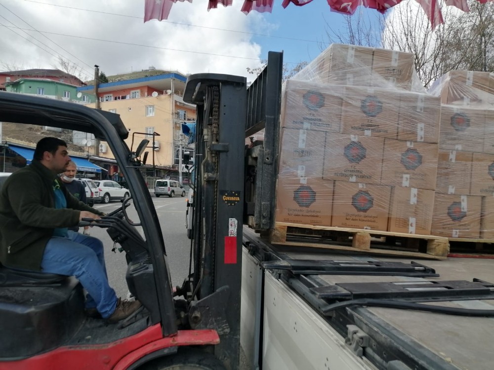 Diyarbakır Büyükşehir Belediyesi 10 bin aileye gıda kolisi dağıtıyor 