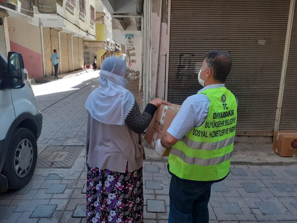 Diyarbakır Büyükşehir Belediyesi 10 bin aileye gıda yardımında bulundu 
