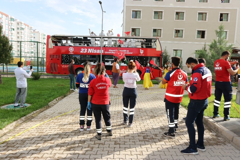 Diyarbakır Büyükşehir Belediyesi korosundan sağlıkçılara destek konseri 