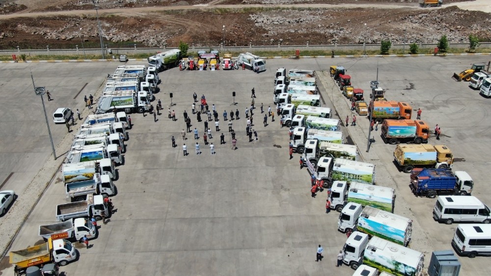 Diyarbakır Büyükşehir Belediyesi temizlik araç filosunu genişletti 