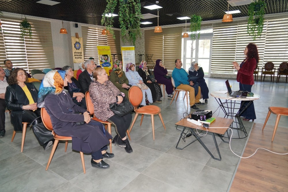 Diyarbakır Büyükşehir Belediyesi’nden engelli çocuğu olan ailelere seminer 