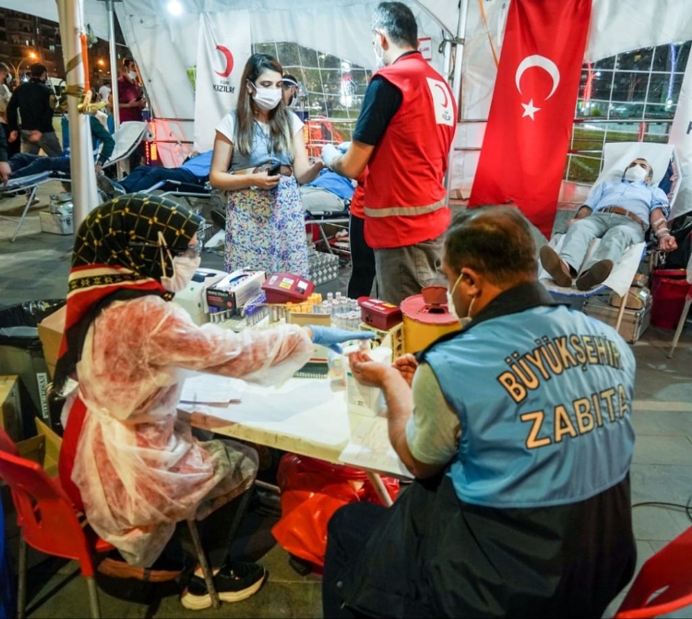 Diyarbakır Büyükşehir Belediyesinden Kızılay’a kan bağışı 