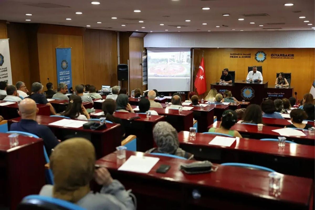Diyarbakır Büyükşehir Meclisi'nde kritik seçim! 1. Başkan Vekilliği koltuğuna yeni isim geldi!