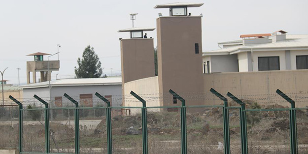 Diyarbakır cezaevinde mahkum ve gardiyanlar zehirlendi!