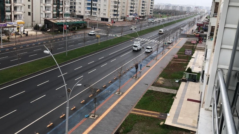 Diyarbakır Emniyet Müdürlüğünden Türkçe ve Kürtçe ‘evde kalın’ anonsu 
