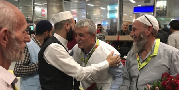 Diyarbakır, hacıları güllerle karşıladı