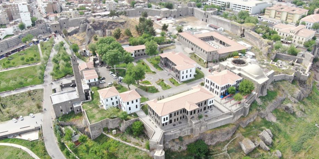 Diyarbakır Kalesi’nin Hz. Yunus olayının ilişkisi ortaya çıkartıldı! Matrakçı Nasuh Paşa Kanuni Sultan Süleyman'da bu kaledeymiş!