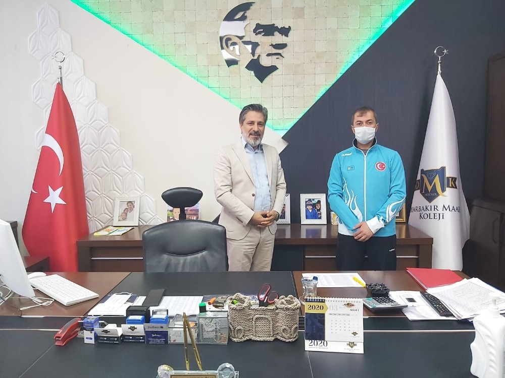 Diyarbakır Maarif Okulları milli atıcı Ömer Akgün’e sponsor oldu 