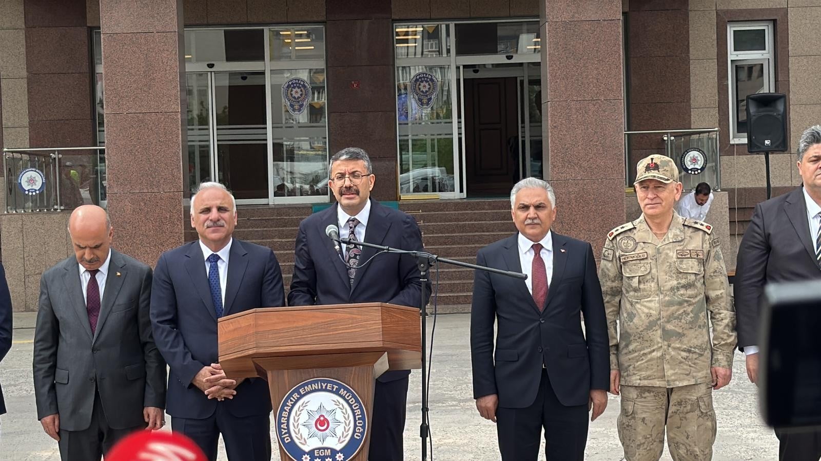 Diyarbakır Merkezli 23 İlde Dev Narkotik Operasyonu: 402 Şüpheliye Eş Zamanlı Baskın