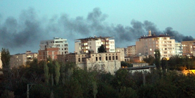 Diyarbakır Silvan'da iki eve roketatar mermisi isabet etti