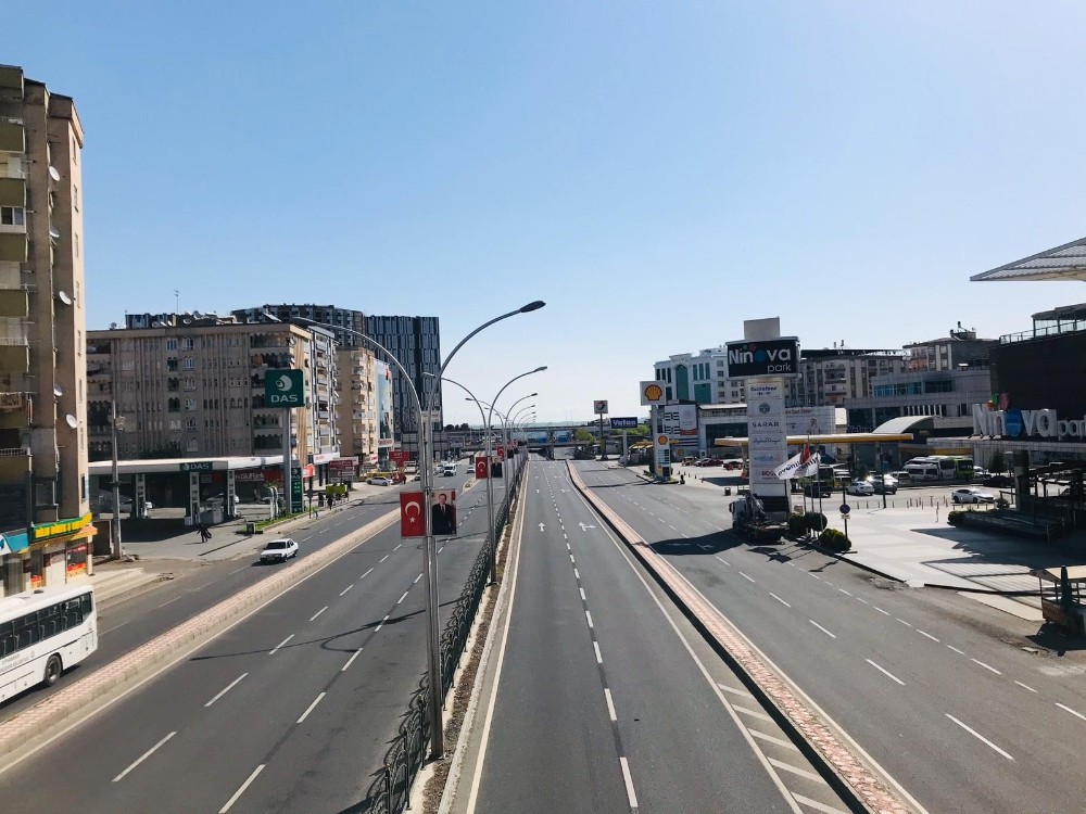 Diyarbakır sokağa çıkma kısıtlaması nedeni ile sessizliğe büründü 