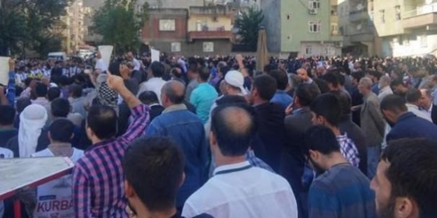 Diyarbakır sokakları 'Kahrolsun PKK' sloganlarıyla inledi!