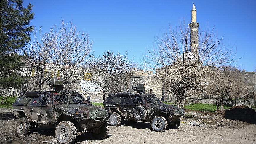 Diyarbakır Valiliği: Sur'da 14 kişi güvenli bölgeye alındı