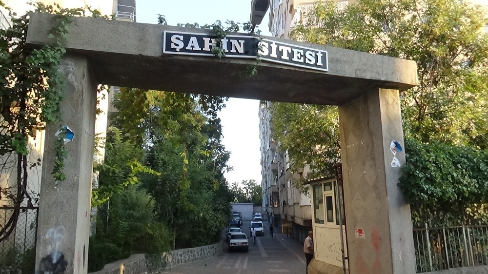 Diyarbakır’da 11 yaşındaki kız çocuğunu taciz iddiası mahalleyi karıştırdı: 2 yaralı 