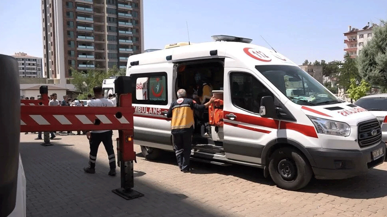 13 katlı apartmanda yangın: Mahsur kalanlar var