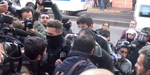 Diyarbakır'da 2 Rus gözaltına alındı