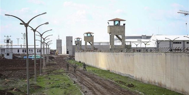 PKK'lıların firar ettiği cezaevinde 26 FETÖ gözaltısı
