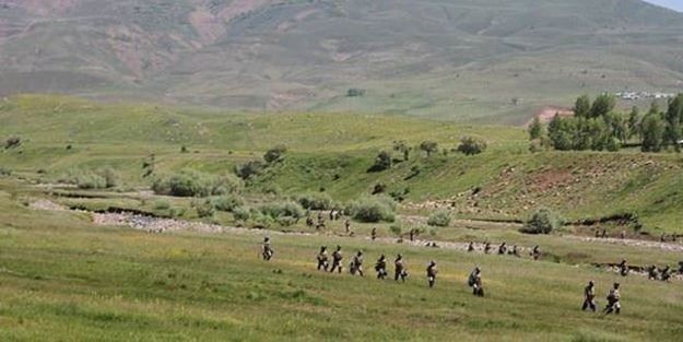 Diyarbakır’da 3 terörist silahlarıyla birlikte yakalandı