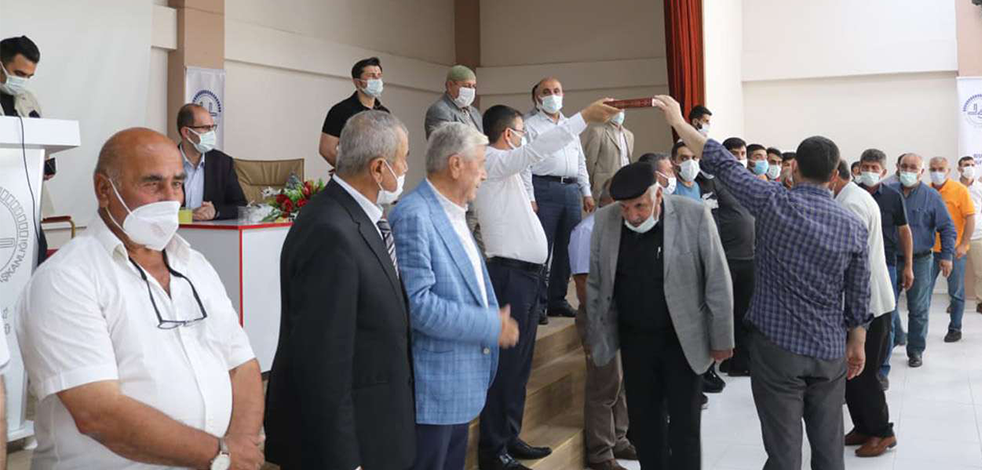 Husumetli aile törenle barıştı