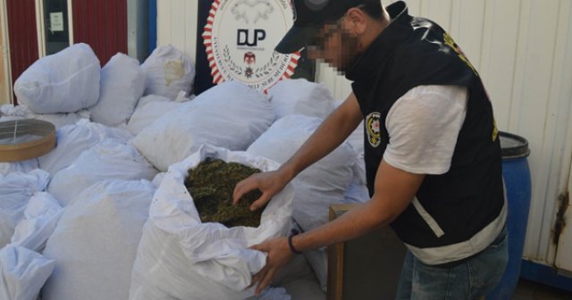 Diyarbakır'da 700 kilo esrar, 4 bin 577 kök kenevir bulundu!