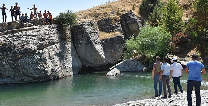 Diyarbakır'da ablasını kurtarmak isterken çayda boğuldu