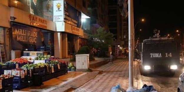 Diyarbakır'da AK Parti binasına saldırı