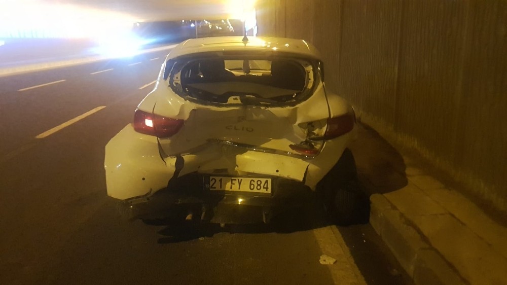 Diyarbakır’da alkollü sürücü seyir halindeki araca arkadan çarptı: 2 yaralı 