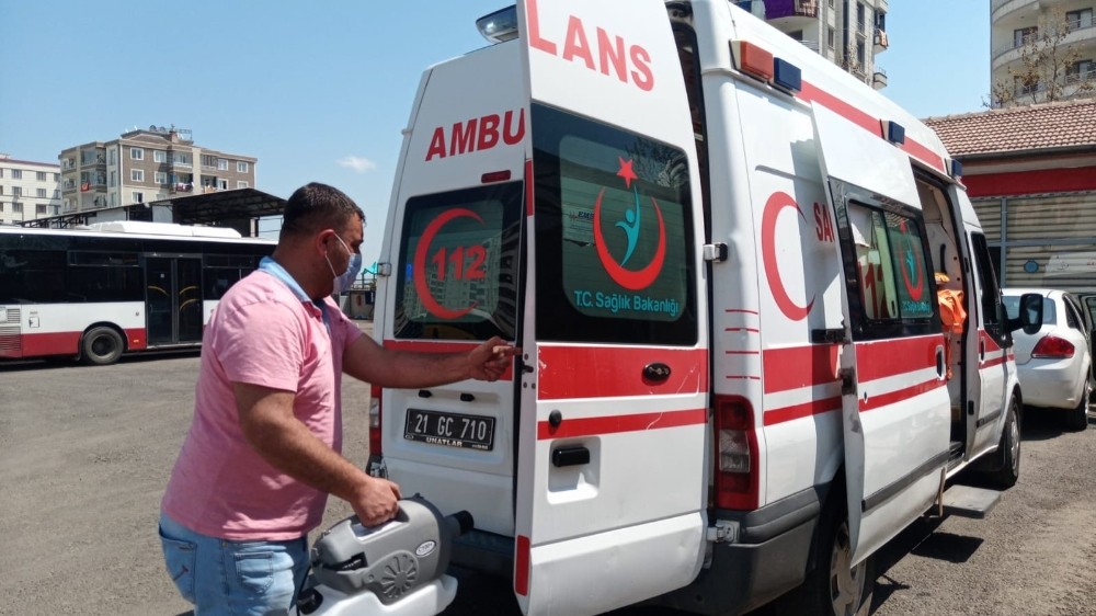 Diyarbakır’da ambulans, otobüs ve kamu araçları dezenfekte ediliyor 